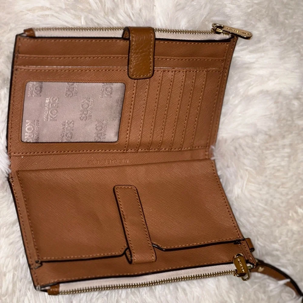 Nice gently used wristlet - Picture 3 of 3